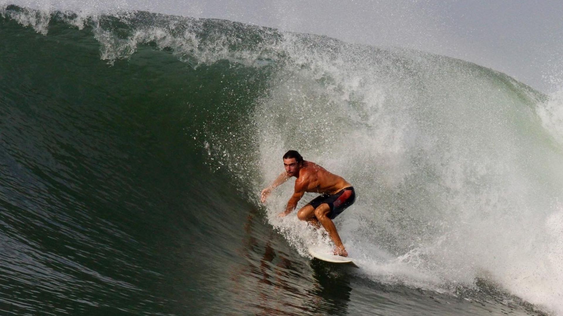 Dimitri Borge de SurfXplore en surf au Salvador