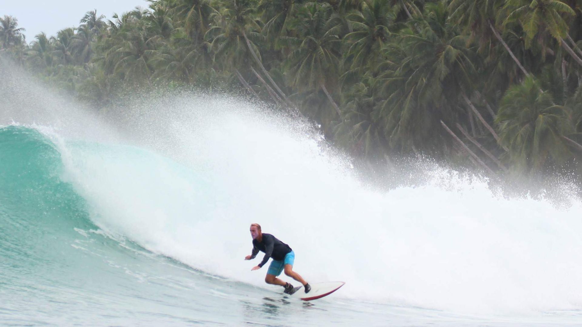 Fred en boat trip surf en Indonésie