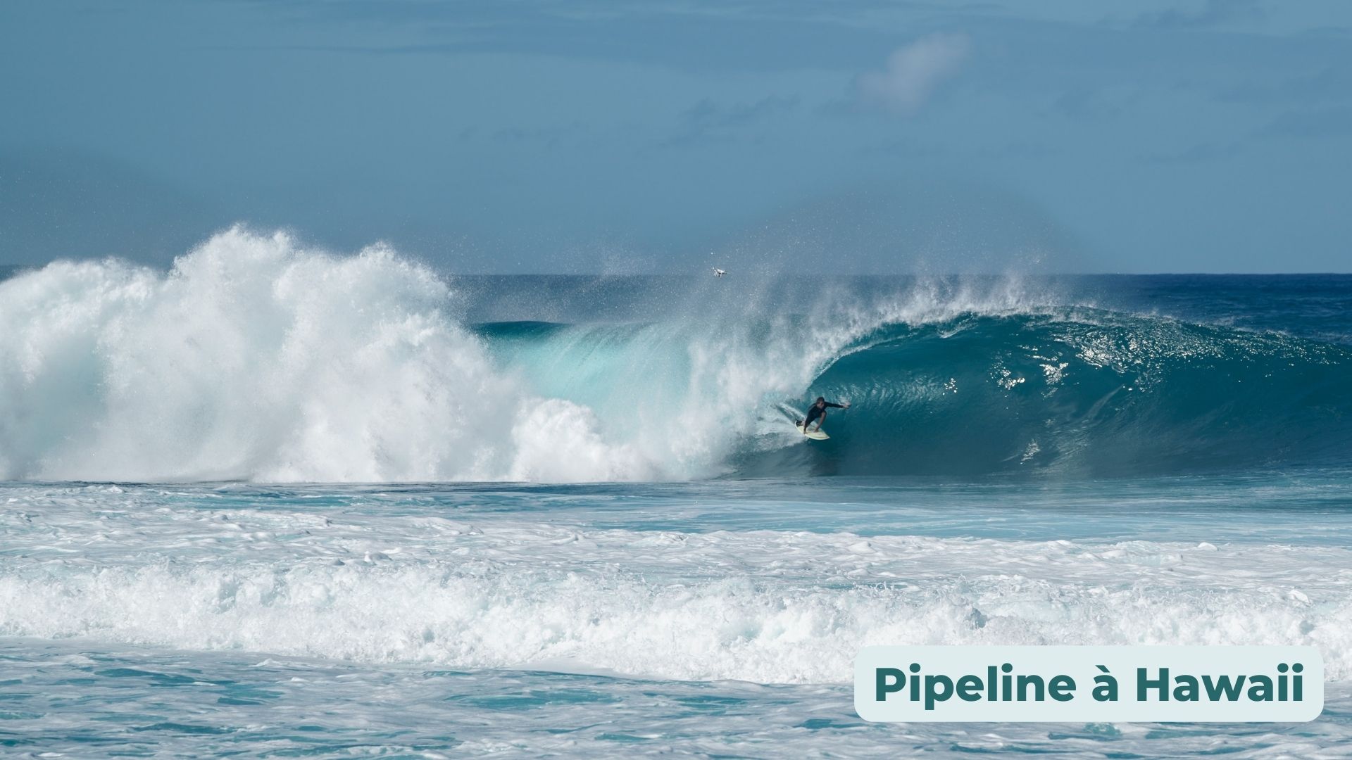 Le reef break de Pipeline à Oahu Hawaii
